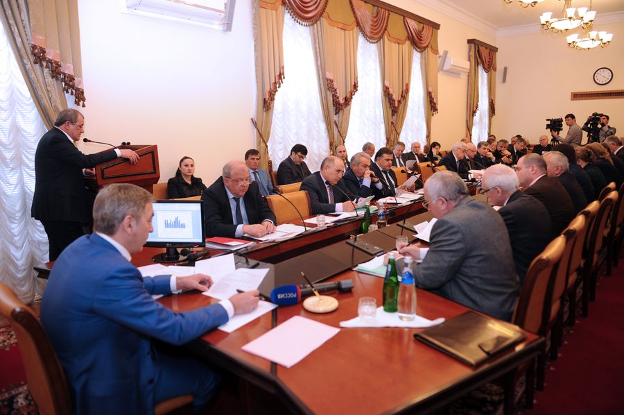 В Правительстве Дагестана обсуждены меры   по реализации Указа Президента России
