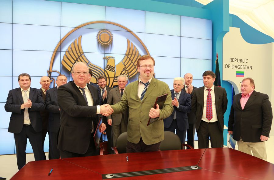 А.Карибов подписал два соглашения