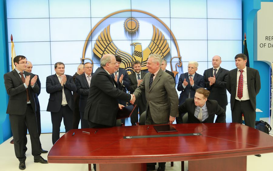 А.Карибов подписал два соглашения