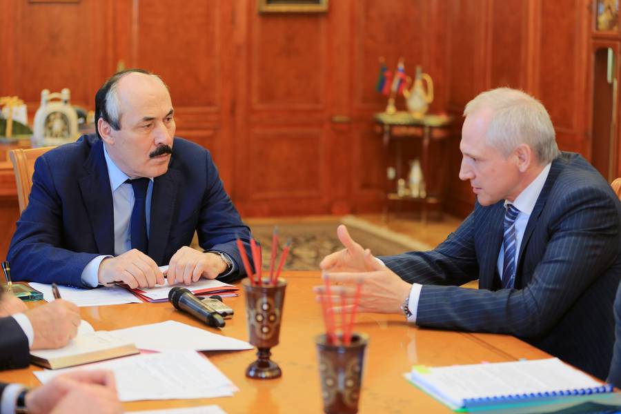 Рамазан Абдулатипов встретился с представителями OOO«Газпром межрегионгаз»