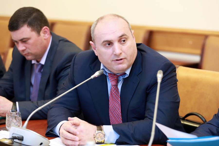 А.Карибов провел оперативное совещание