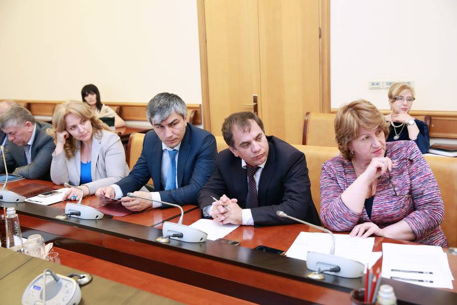 А.Карибов провел оперативное совещание