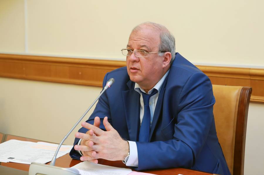 А.Карибов провел оперативное совещание