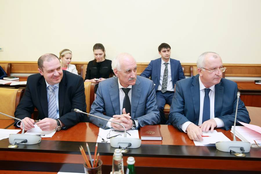 А.Карибов провел оперативное совещание