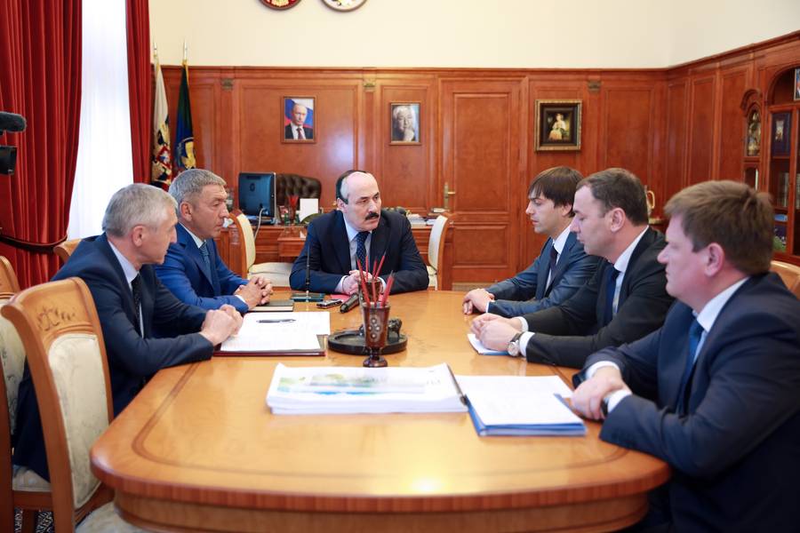 Глава Дагестана встретился с руководителем Рособрнадзора