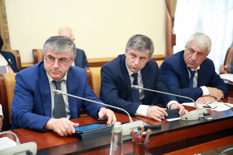Под руководством Премьер-министра Дагестана состоялось рабочее совещание