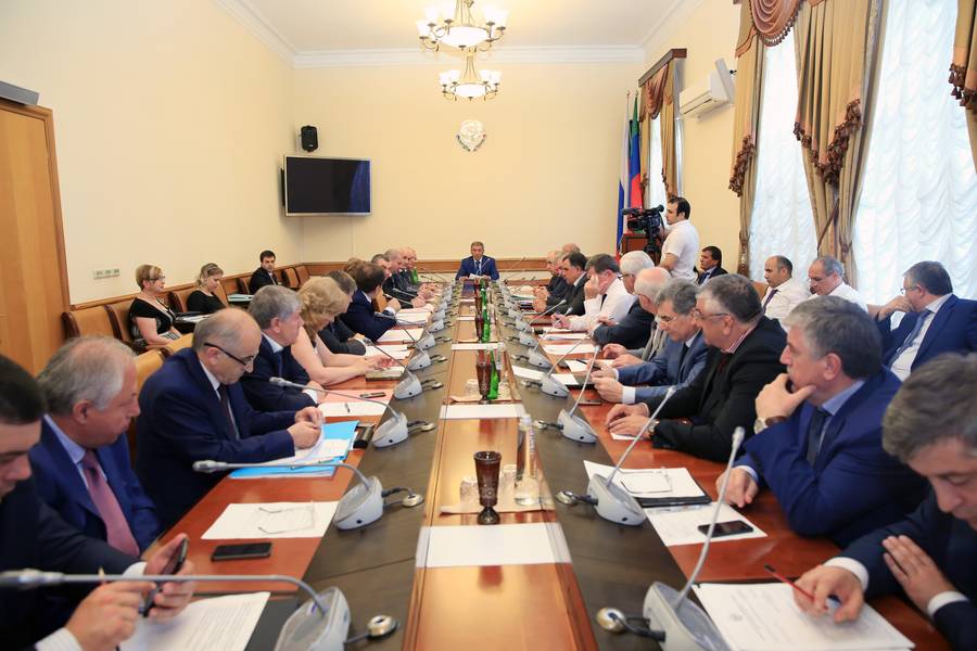 Обсужден ряд важных вопросов социально-экономического развития республики.