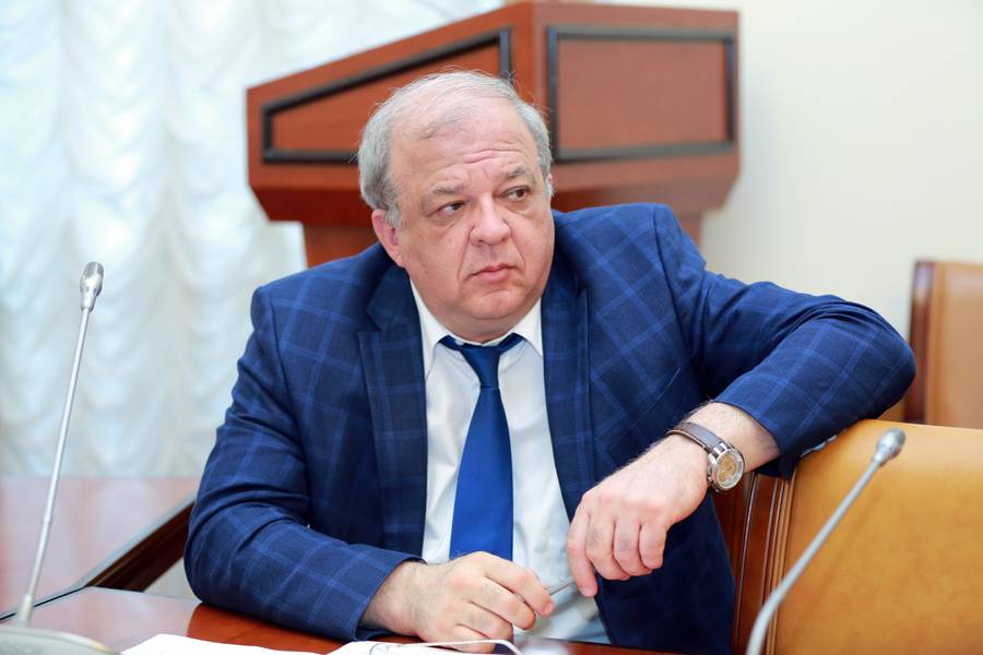 Обсужден ряд важных вопросов социально-экономического развития республики.