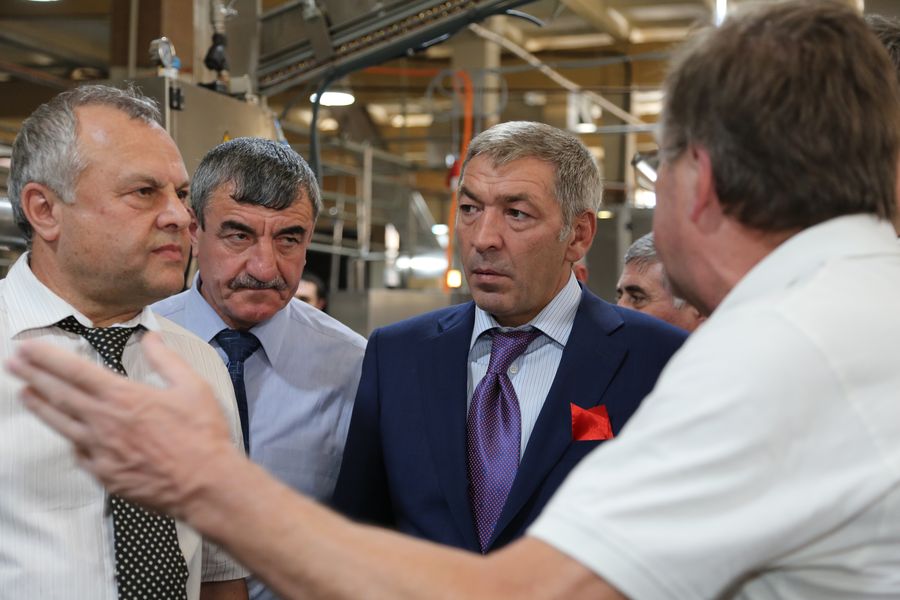 А.Гамидов и К.Левин посетили Кикунинский консервный завод