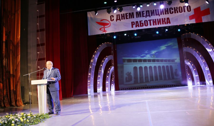 А.Карибов поздравил медицинских работников с их профессиональным праздником