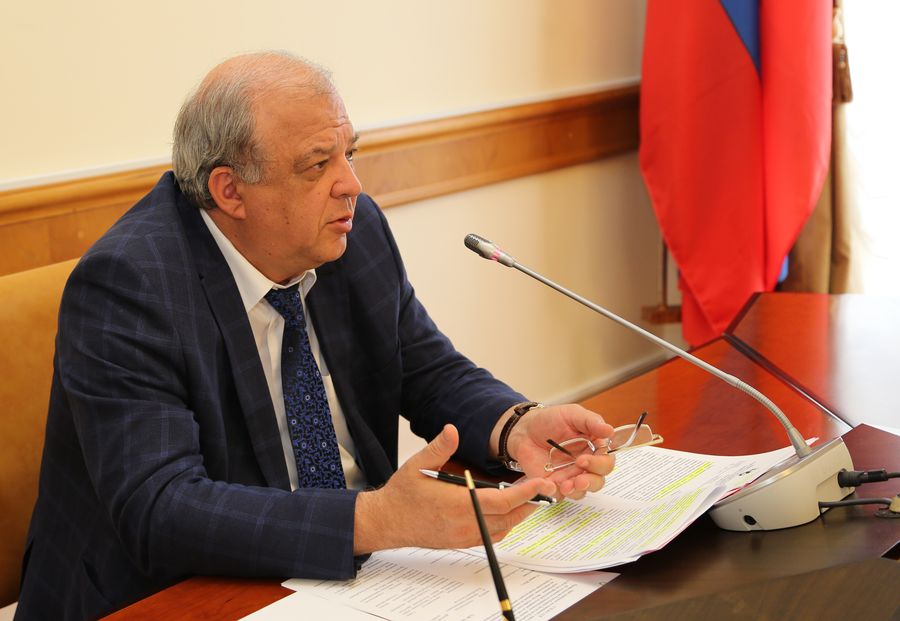 В Правительстве РД обсудили вопросы готовности заявок в рамках программ по переселению граждан из аварийного жилья
