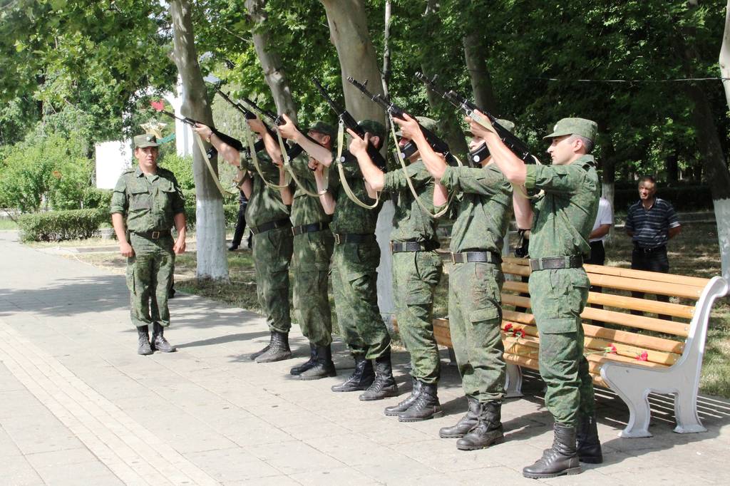 В День памяти и скорби в Махачкале прошли торжественные мероприятия