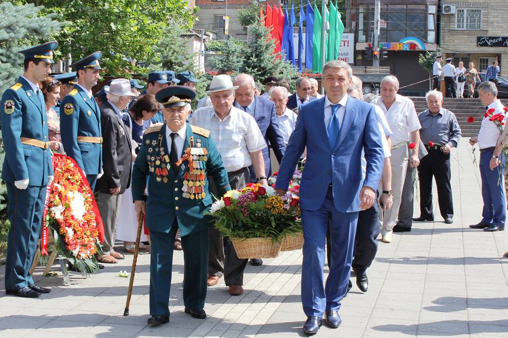 В День памяти и скорби в Махачкале прошли торжественные мероприятия