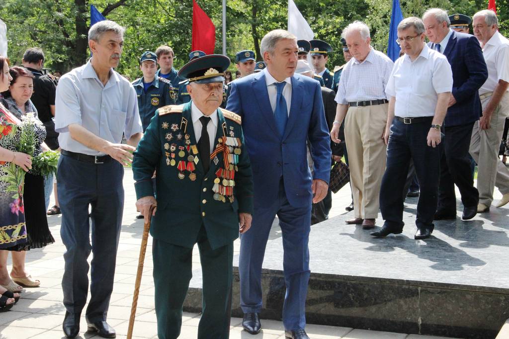 В День памяти и скорби в Махачкале прошли торжественные мероприятия
