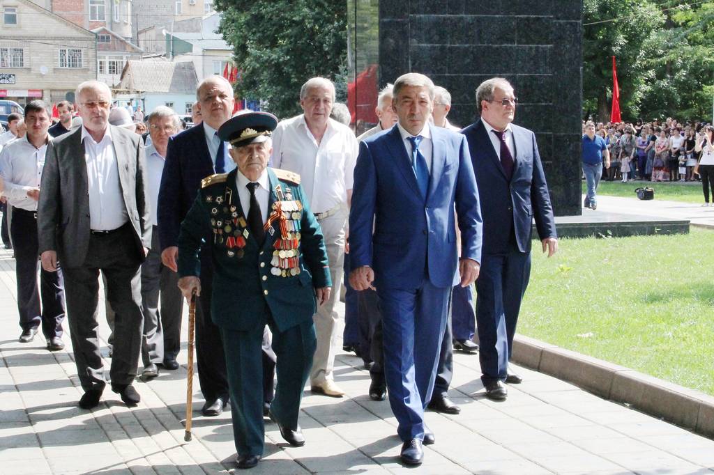В День памяти и скорби в Махачкале прошли торжественные мероприятия