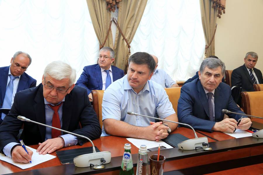 А.Гамидов поручил создать специальную рабочую группу по вопросам оказания содействия беженцам из Украины
