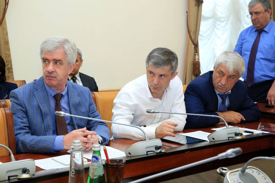 А.Гамидов поручил создать специальную рабочую группу по вопросам оказания содействия беженцам из Украины