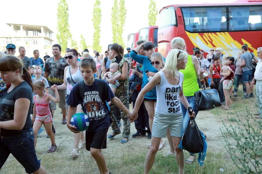 В Махачкалинском аэропорту приземлился самолет с 125 беженцами из Украины
