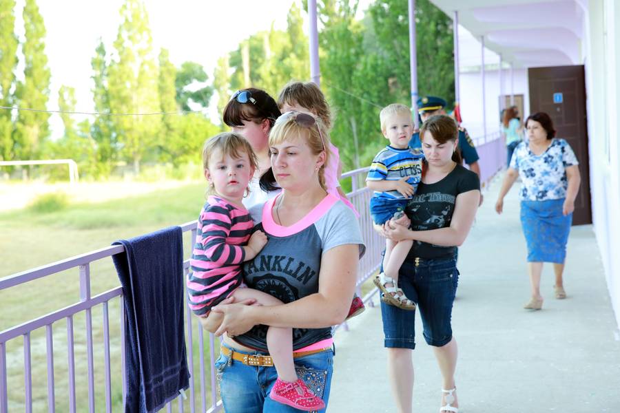 В Махачкалинском аэропорту приземлился самолет с 125 беженцами из Украины
