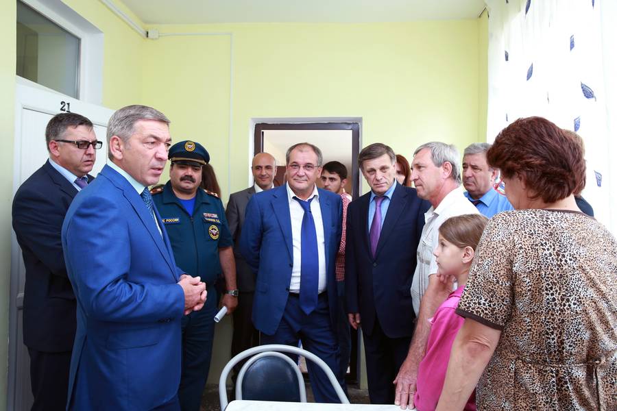 Глава Правительства РД Абдусамад Гамидов встретился с беженцами из Украины