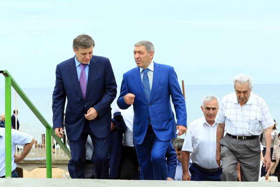 Глава Правительства РД Абдусамад Гамидов встретился с беженцами из Украины
