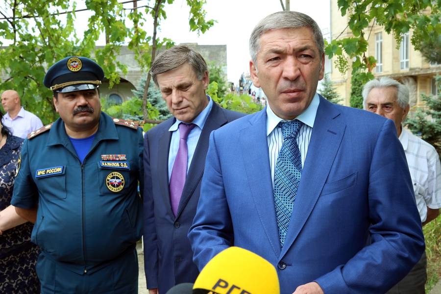 Глава Правительства РД Абдусамад Гамидов встретился с беженцами из Украины