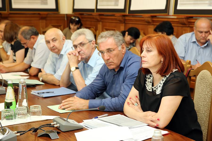 Ход реализации приоритетных проектов развития республики в Центральном территориальном округе обсудили в Правительстве Дагестана