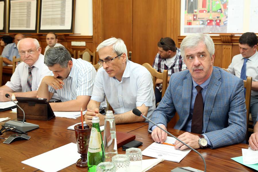 Ход реализации приоритетных проектов развития республики в Центральном территориальном округе обсудили в Правительстве Дагестана