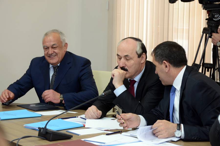 Рамазан Абдулатипов и Абдусамад Гамидов приняли участие в совещании под руководством Председателя Правительства России Дмитрия Медведева