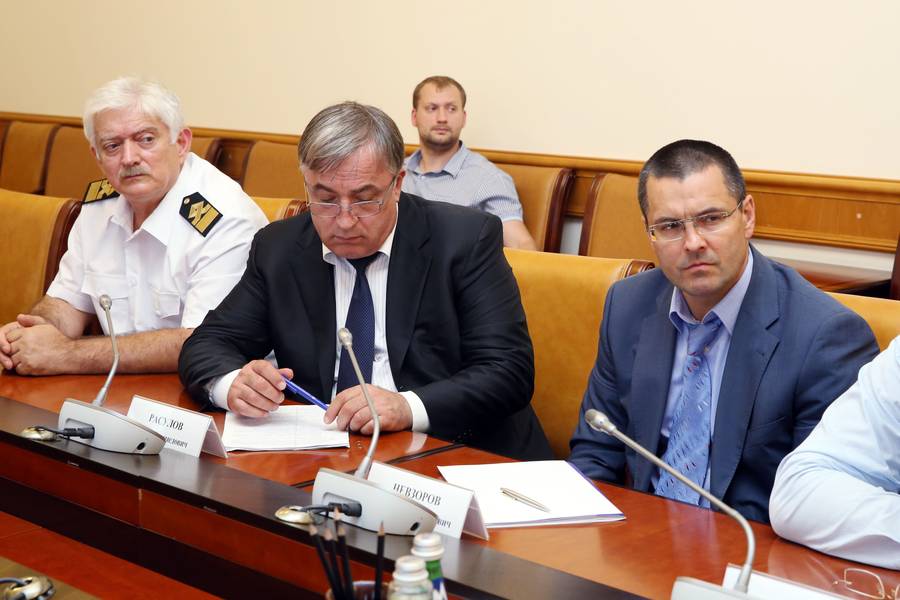 Председатель Правительства РД Абдусамад Гамидов встретился с главой Росграницы Константином Бусыгиным