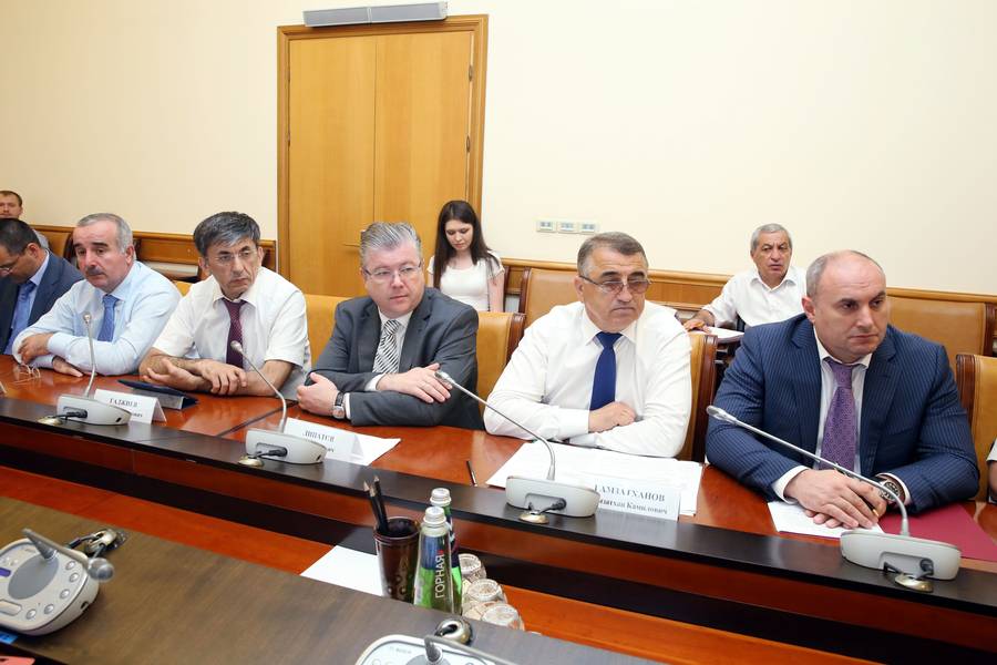 Председатель Правительства РД Абдусамад Гамидов встретился с главой Росграницы Константином Бусыгиным