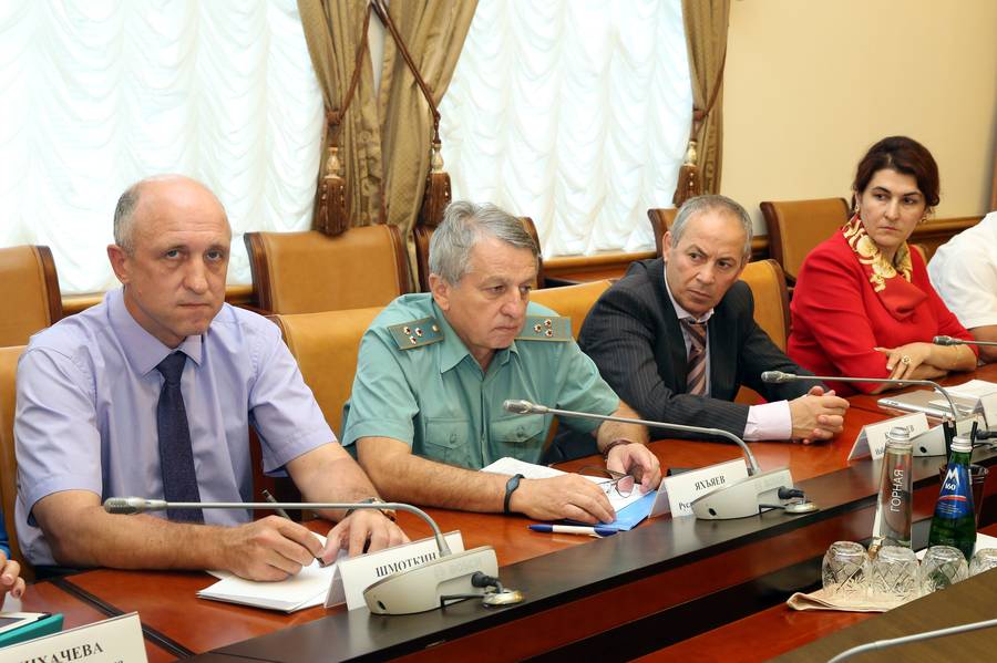 Председатель Правительства РД Абдусамад Гамидов встретился с главой Росграницы Константином Бусыгиным