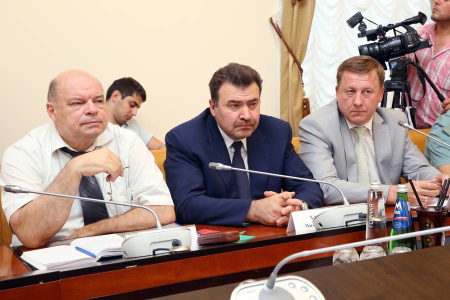 Председатель Правительства РД Абдусамад Гамидов встретился с главой Росграницы Константином Бусыгиным