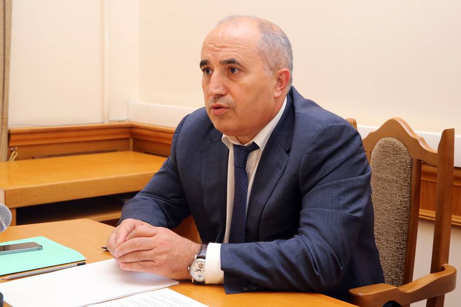 Шарип Шарипов провел совещание по вопросам разграничения государственной собственности на землю