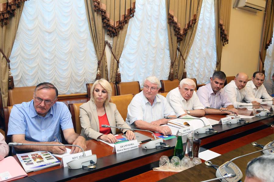 Абдусамад Гамидов встретился с представителями Внешэкономбанка