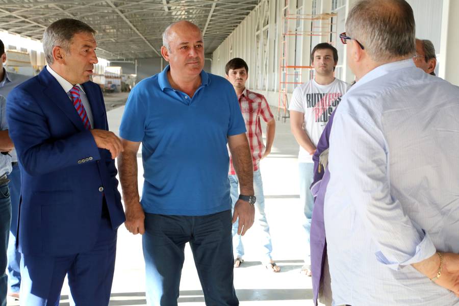 Абдусамад Гамидов совместно с итальянскими специалистами ознакомились с ходом строительства завода «Мараби»