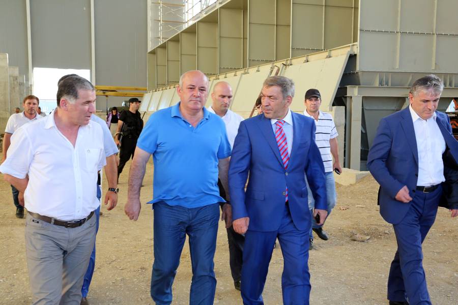 Абдусамад Гамидов совместно с итальянскими специалистами ознакомились с ходом строительства завода «Мараби»
