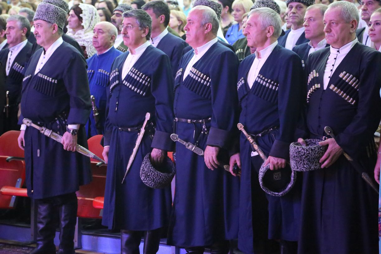 Абдусамад Гамидов принял участие в праздничных мероприятиях ко Дню  Конституции РД