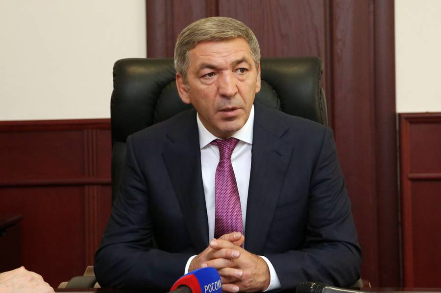 Абдусамад Гамидов представил коллективу Минприроды РД нового руководителя