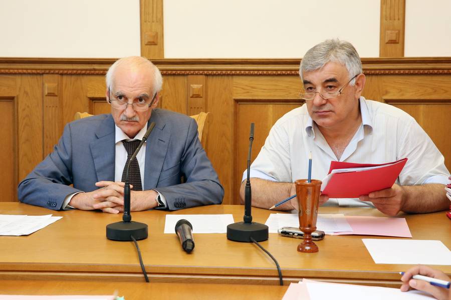 В Правительстве РД обсудили вопрос предоставления жилья семьям погибших силовиков