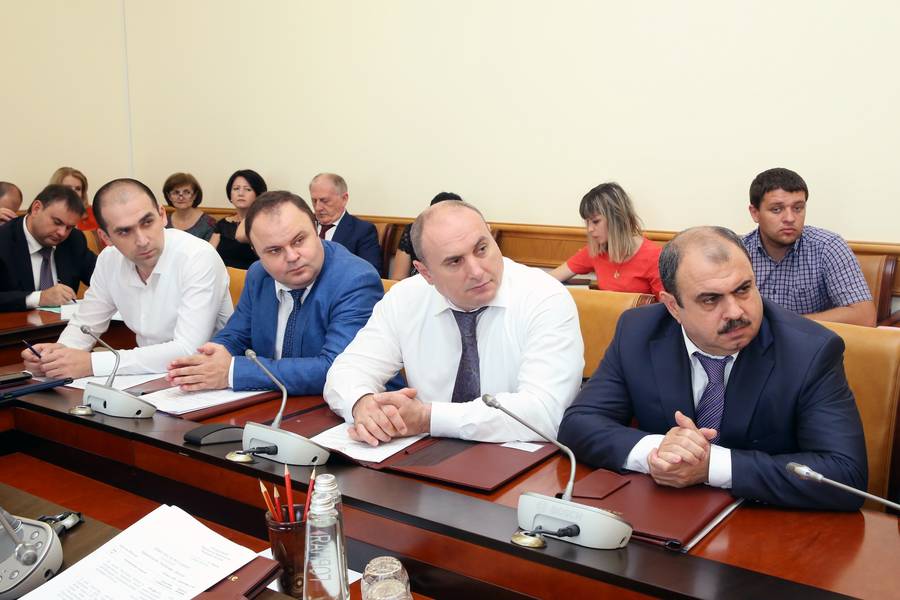 Вопросы участия республики в госпрограммах и подготовки к XXXI Олимпийским и  XV  Паралимпийским  летним играм обсудили на заседании Правительства РД