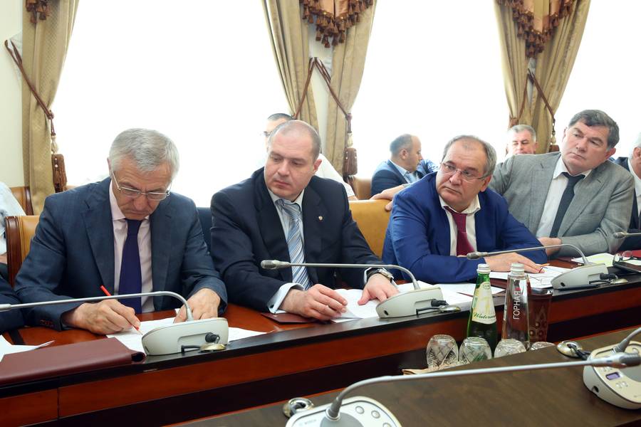 Вопросы участия республики в госпрограммах и подготовки к XXXI Олимпийским и  XV  Паралимпийским  летним играм обсудили на заседании Правительства РД