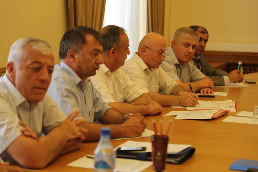 В Правительстве РД обсудили вопросы водоснабжения рыбоводных хозяйств республики