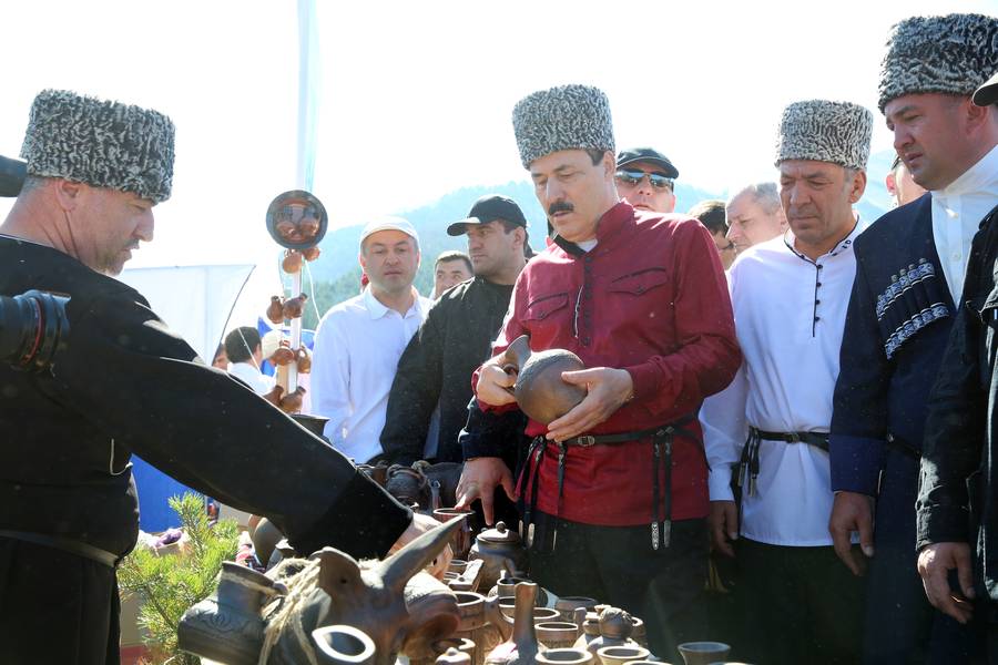 Рамазан Абдулатипов принял участие во II Международном фестивале традиционной народной культуры «Цамаури»