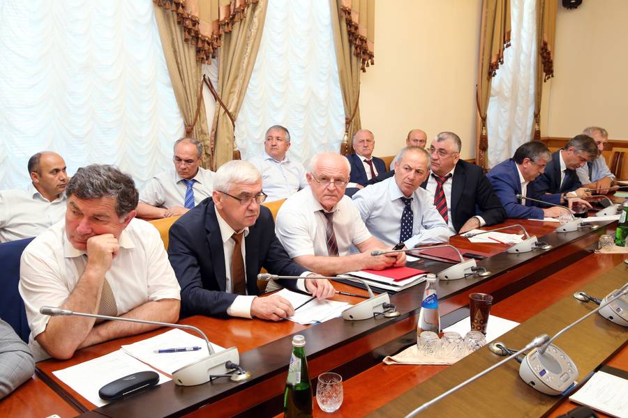 Рассмотрены меры по подготовке общеобразовательных организаций к новому учебному году
