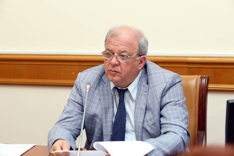 А.Карибов провел заседание трехсторонней комиссии по регулированию социально-трудовых отношений