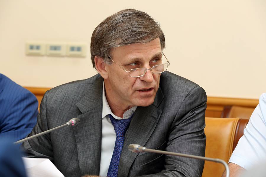 А.Карибов провел заседание трехсторонней комиссии по регулированию социально-трудовых отношений