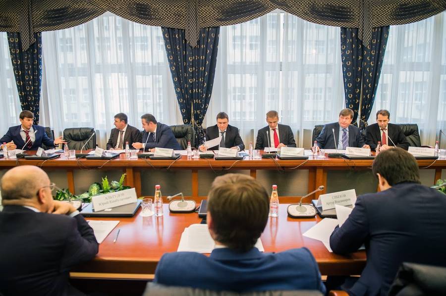 Артур Сибеков принял участие в совещании по развитию промышленности на территории СКФО в Минпромторге РФ