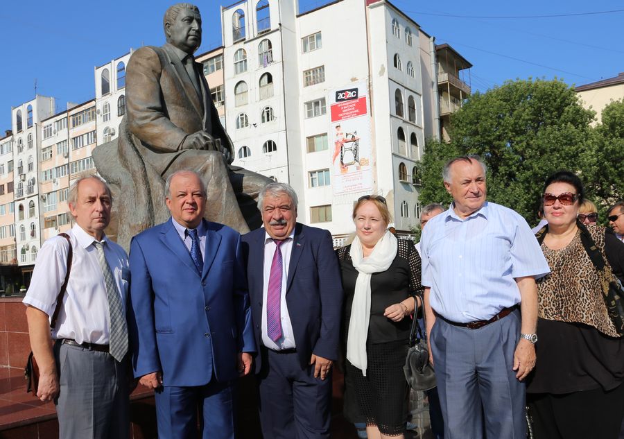В Дагестане открылись Гамзатовские дни «Белые журавли»