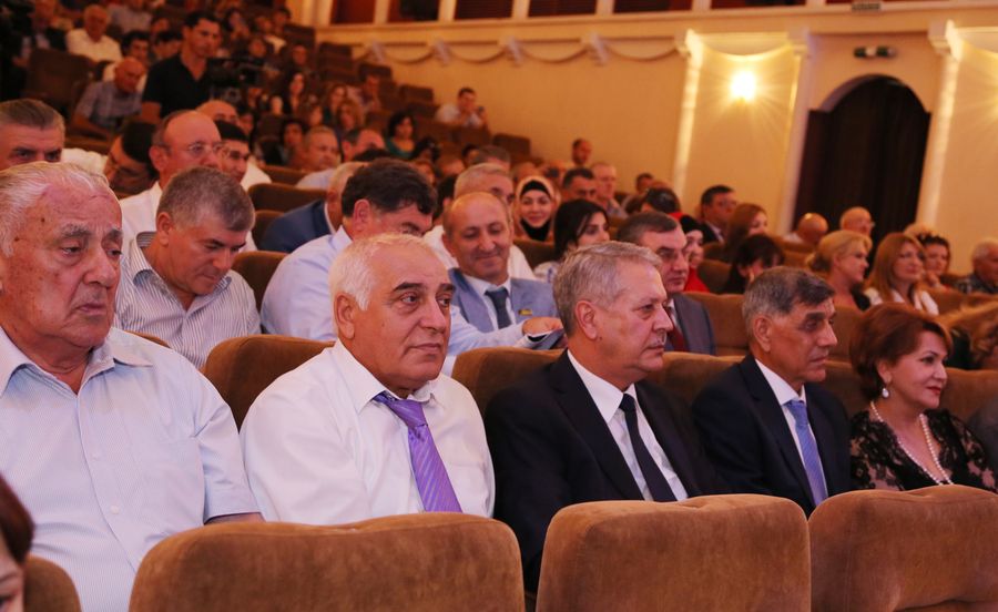А.Гамидов принял участие в мероприятиях, посвященных 90-летию Минэкономразвития РД